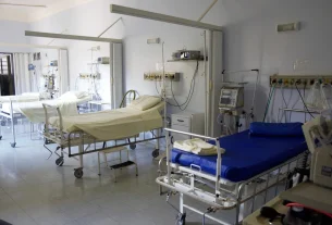 Free hospital beds photo